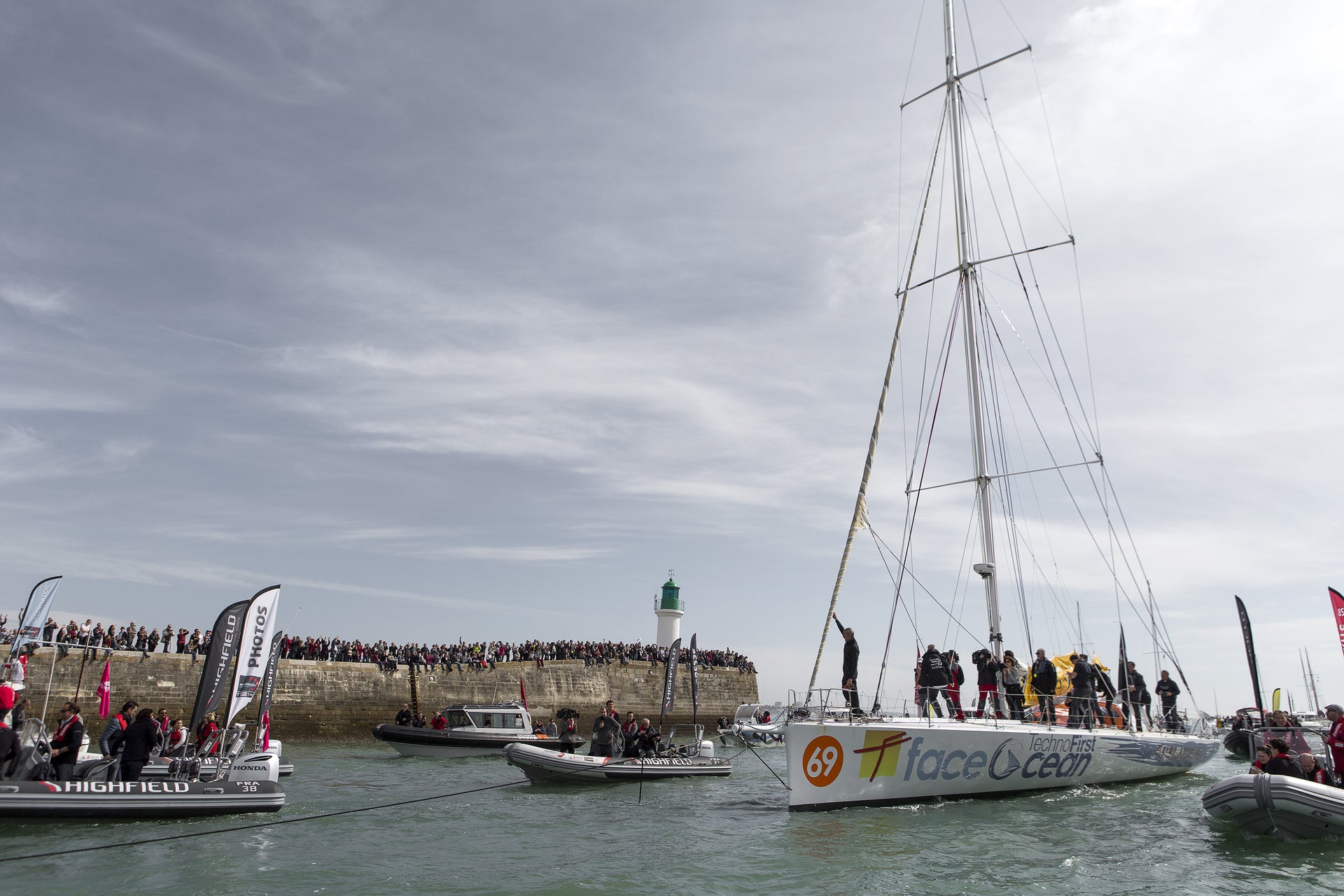 SÉBASTIEN DESTREMAU CLOSES THE 8TH VENDÉE GLOBE FINISH LINE
