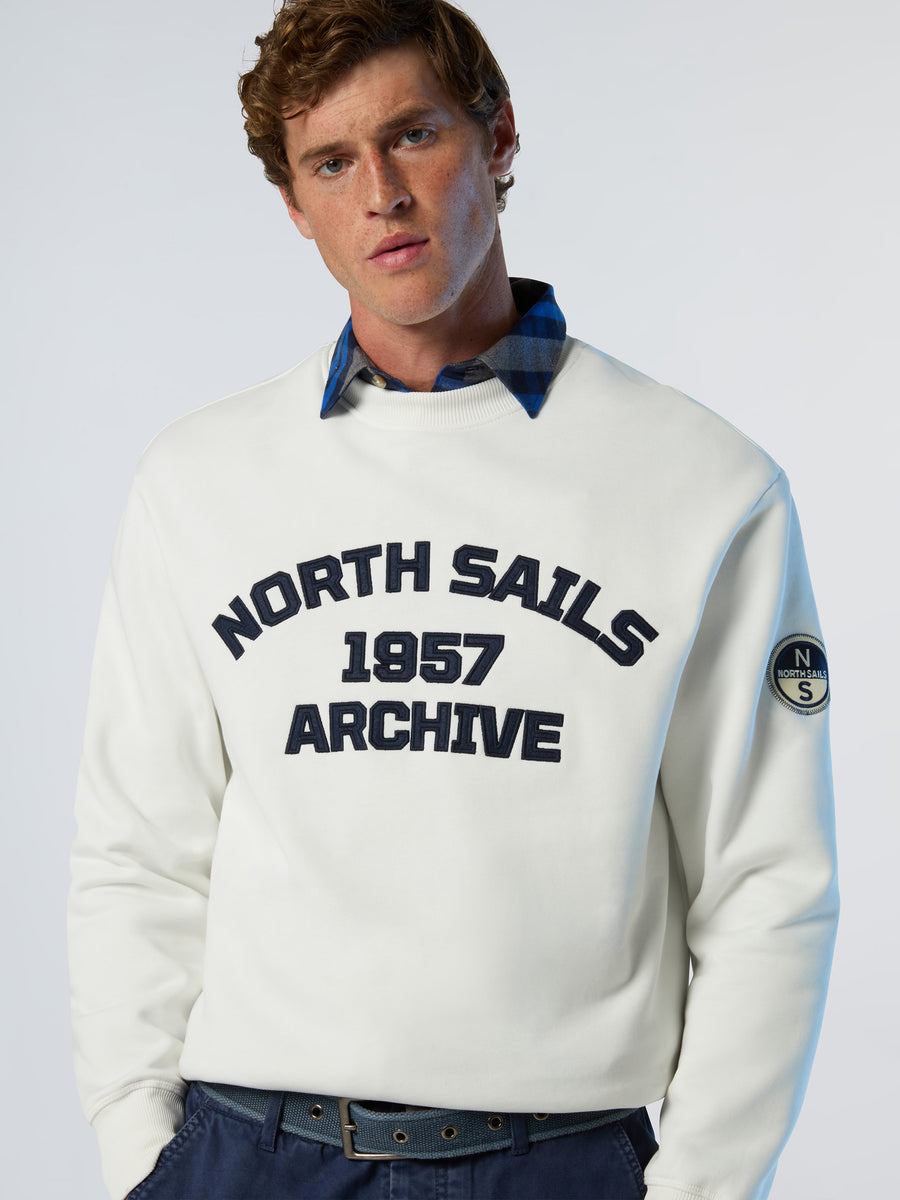 crewneck-sweater-wgraphic-691129