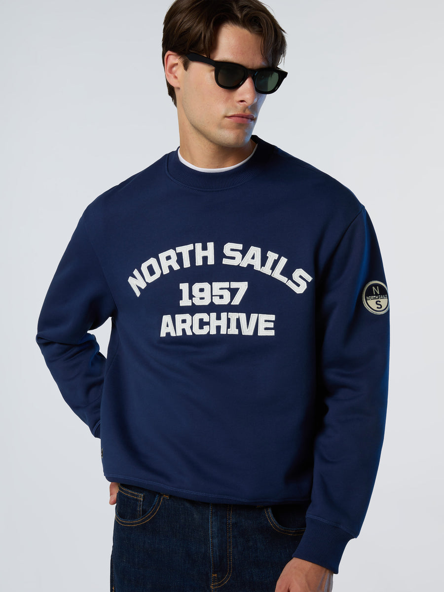 crewneck-sweater-wgraphic-691129