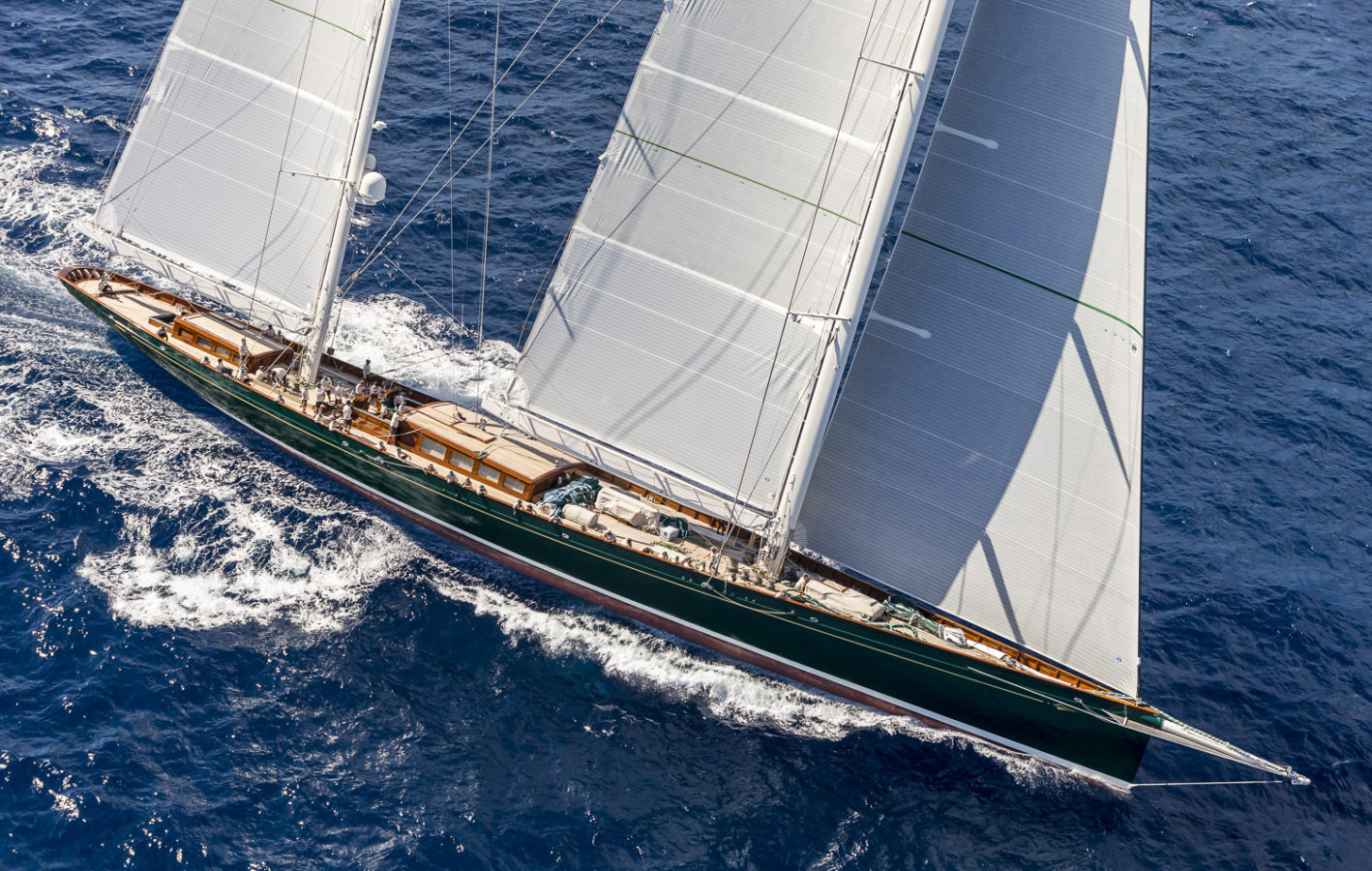 Hetairos Gains Performance With New Sails