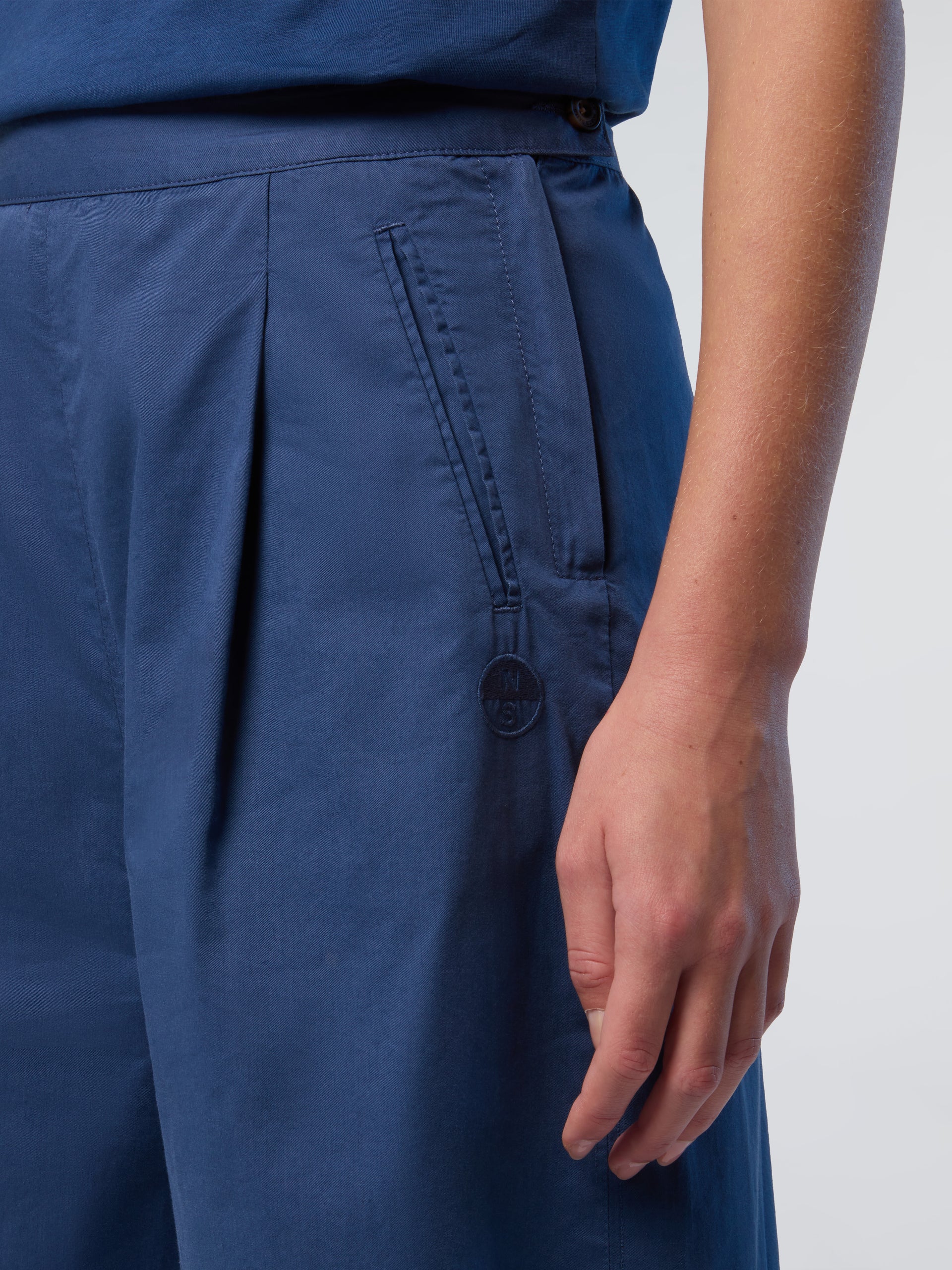 5 | Dark denim | wide-leg-chino-short-trouser-wpleats-074538