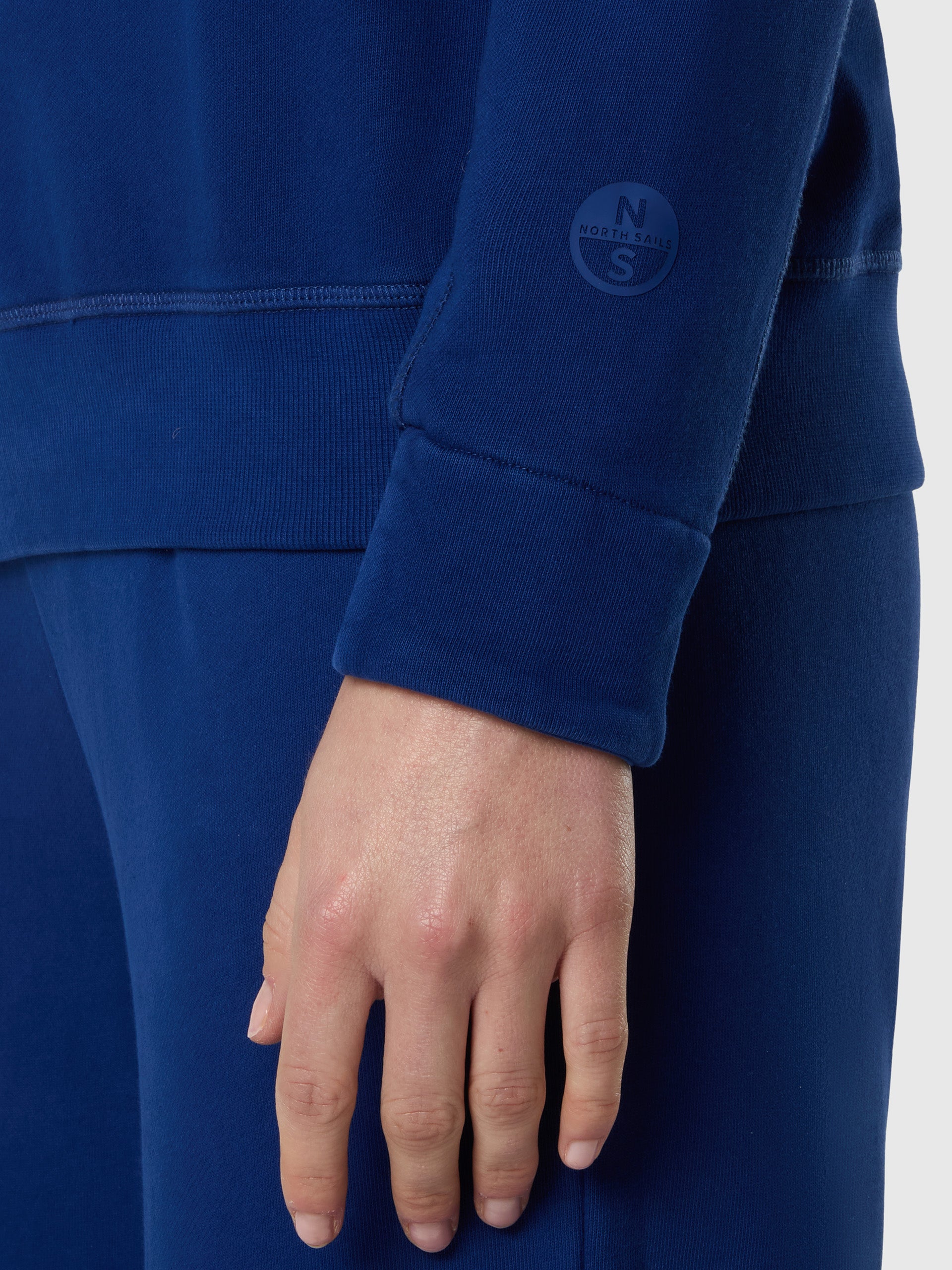 7 | Blue depths | crewneck-sweatshirt-091240