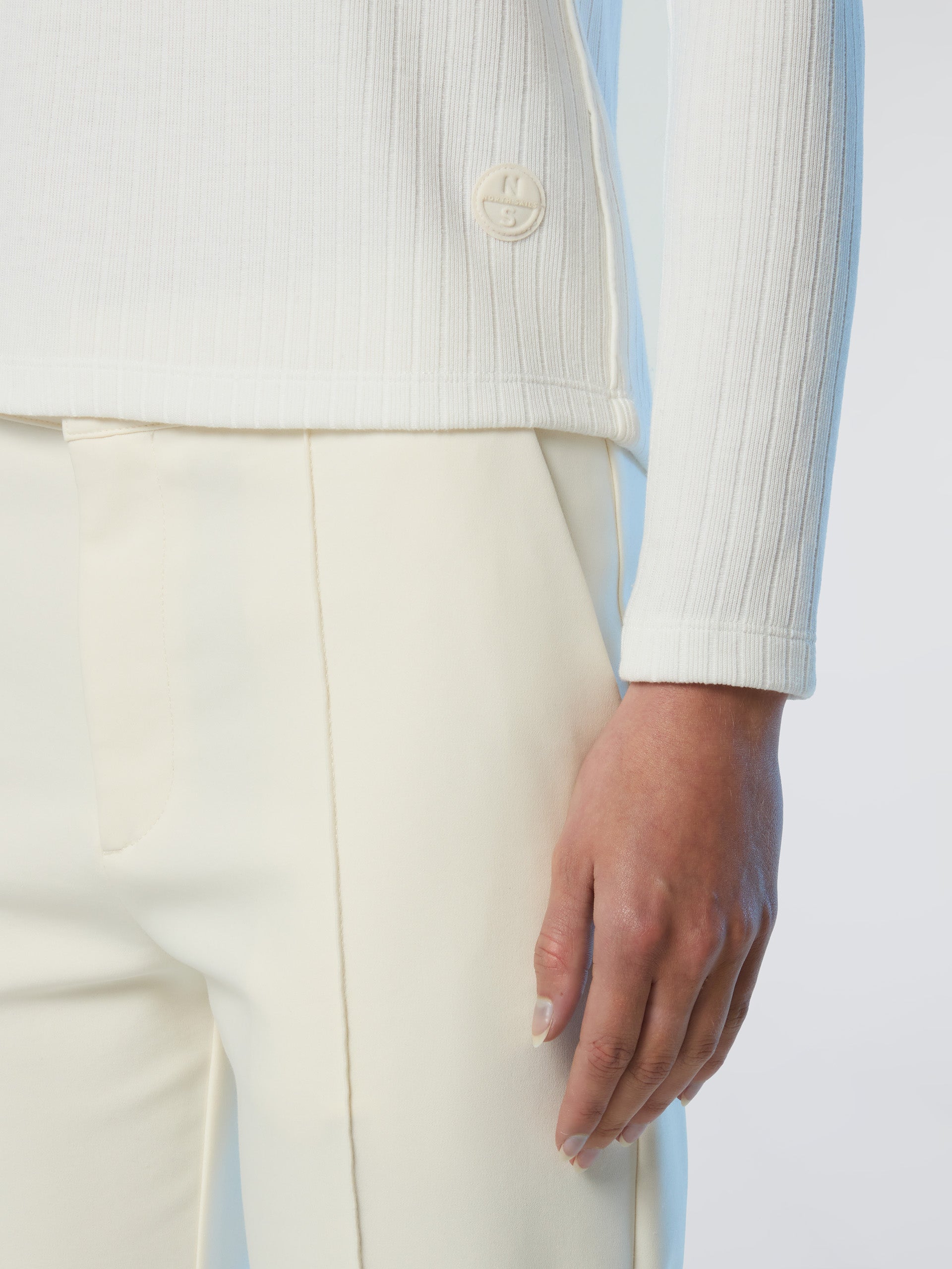 6 | Winter white | turtle-neck-ls-wlogo-093580