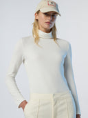 2 | Winter white | turtle-neck-ls-wlogo-093580