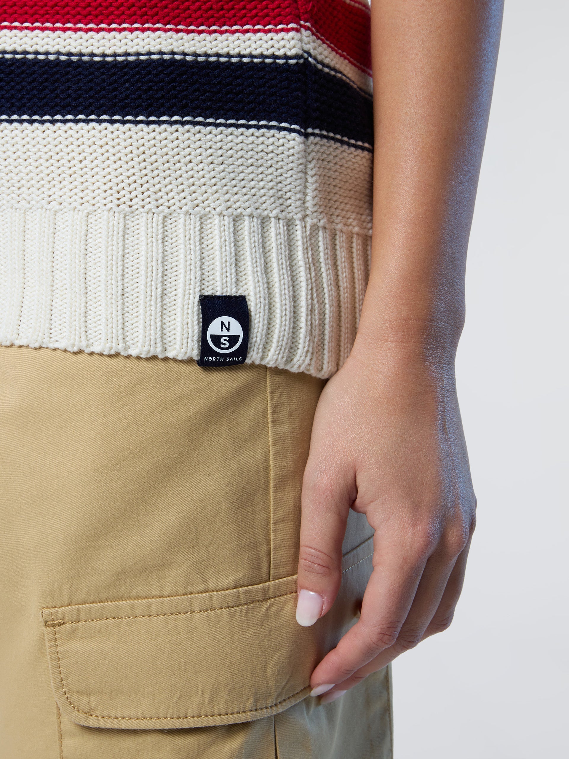 6 | Marshmallow | v-neck-vest-knitwear-5gg-095472