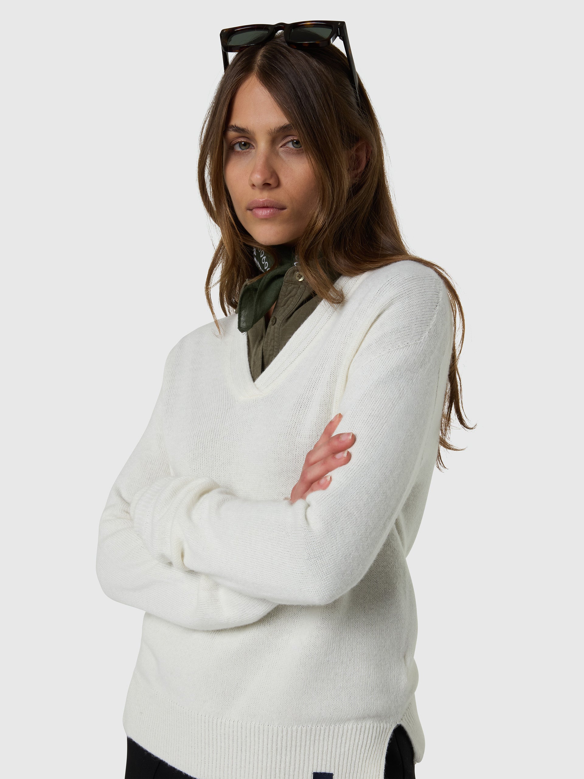 2 | Marshmallow | v-neck-12gg-knitwear-095546