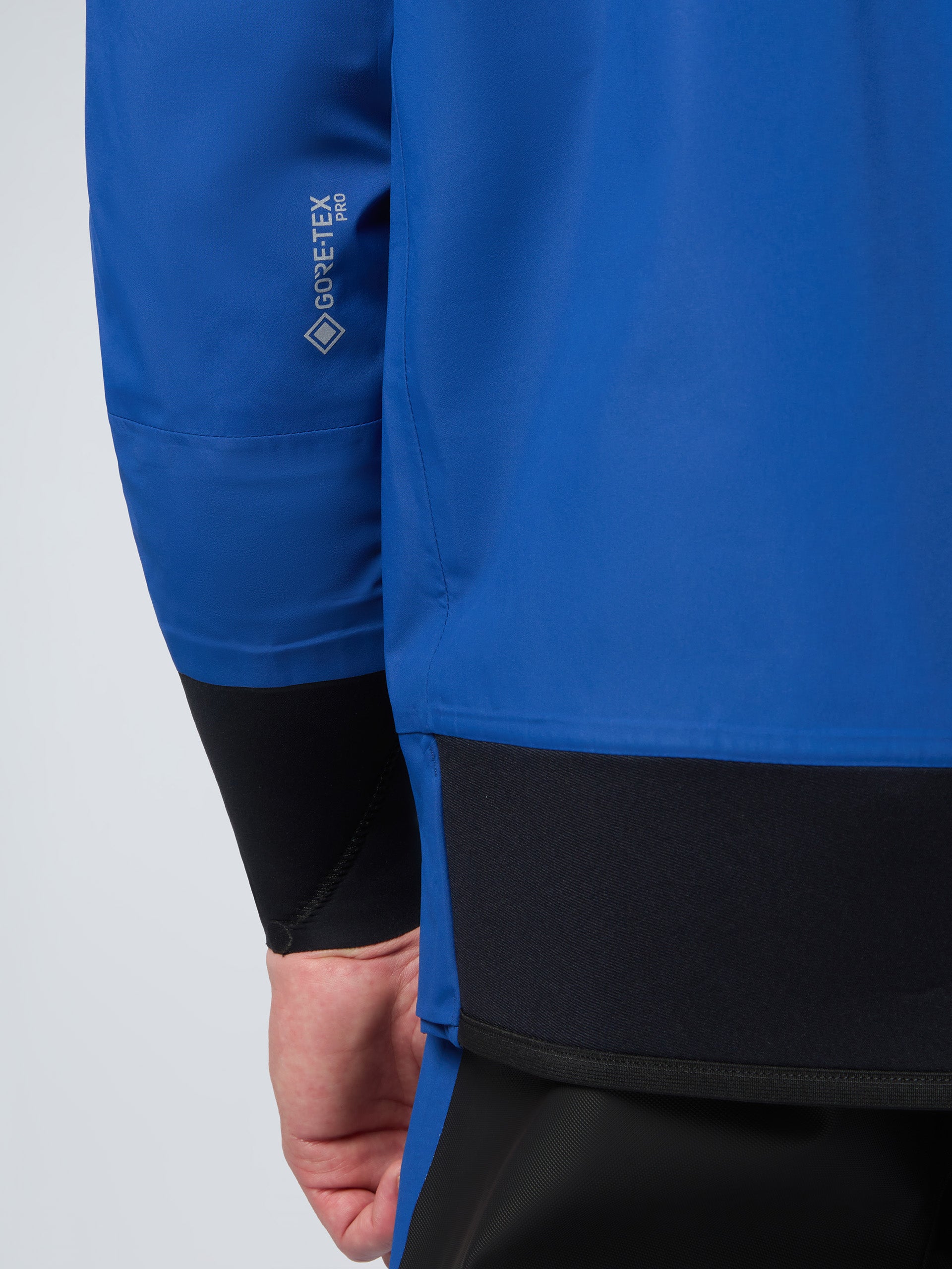 9 | Ocean blue | 27M050_0235_msfront1