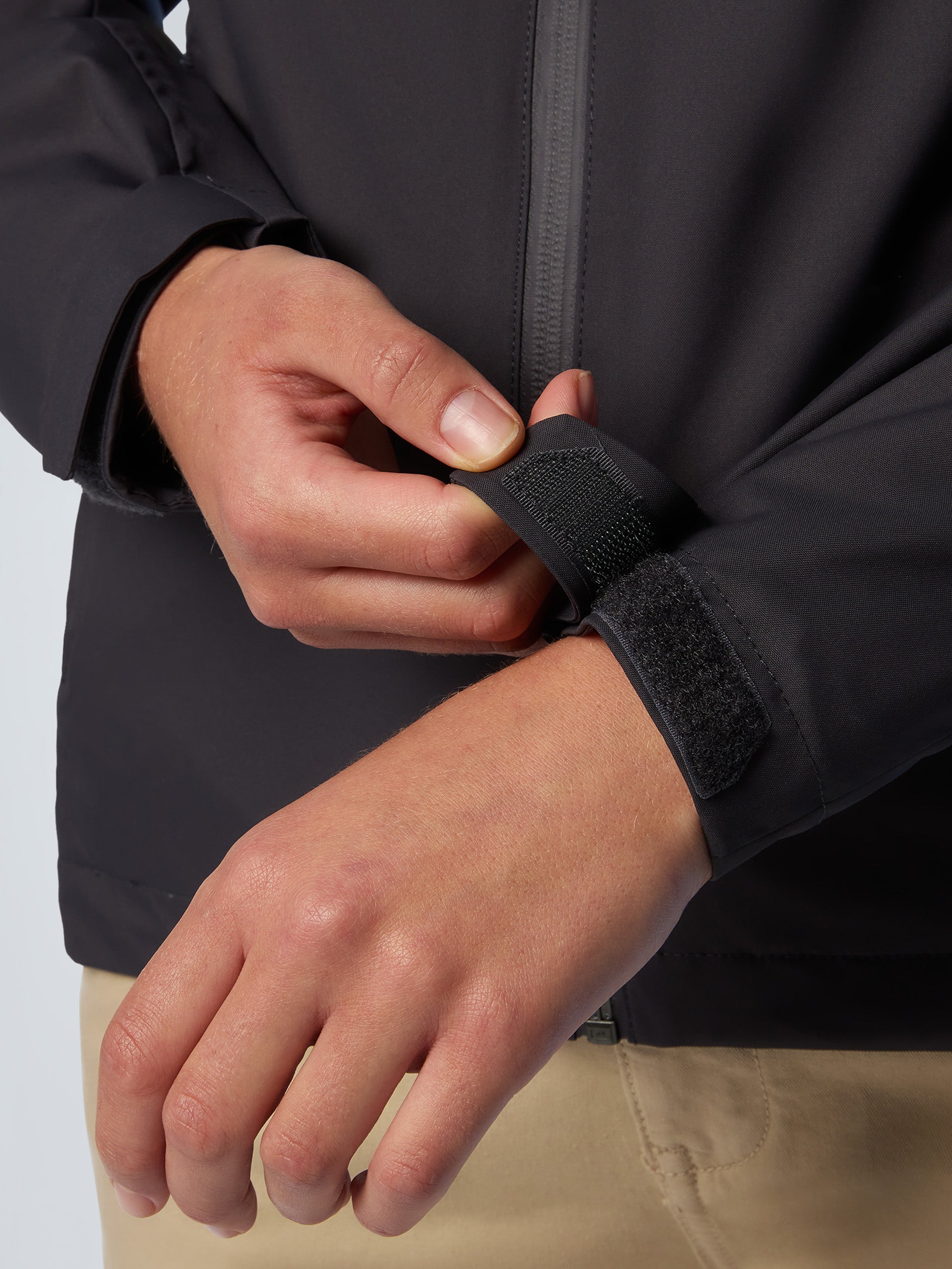 7 | Phantom | women-27s-leeward-jacket-1-27w054