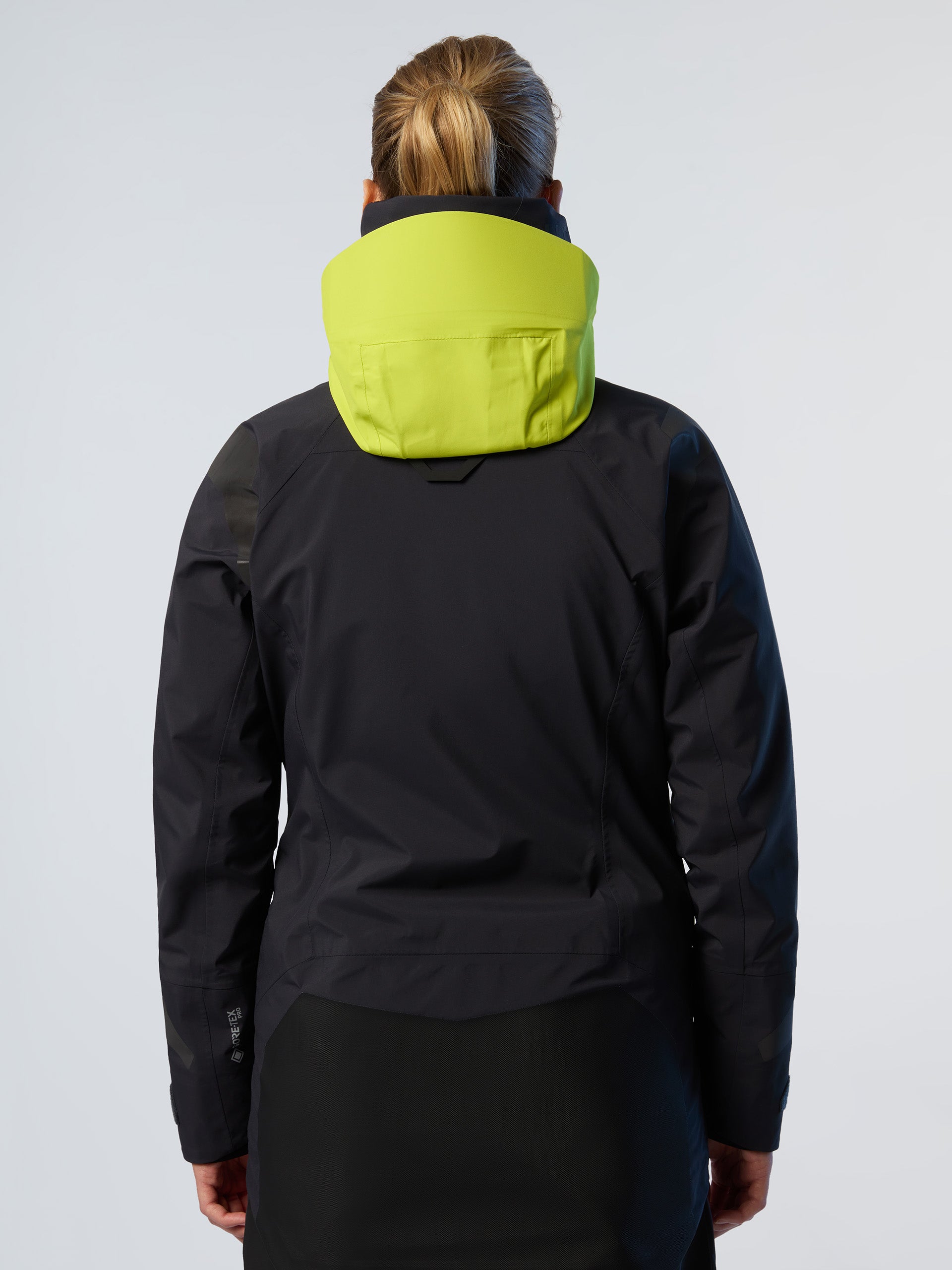 4 | Phantom | women%27s-offshore-jacket-27w045