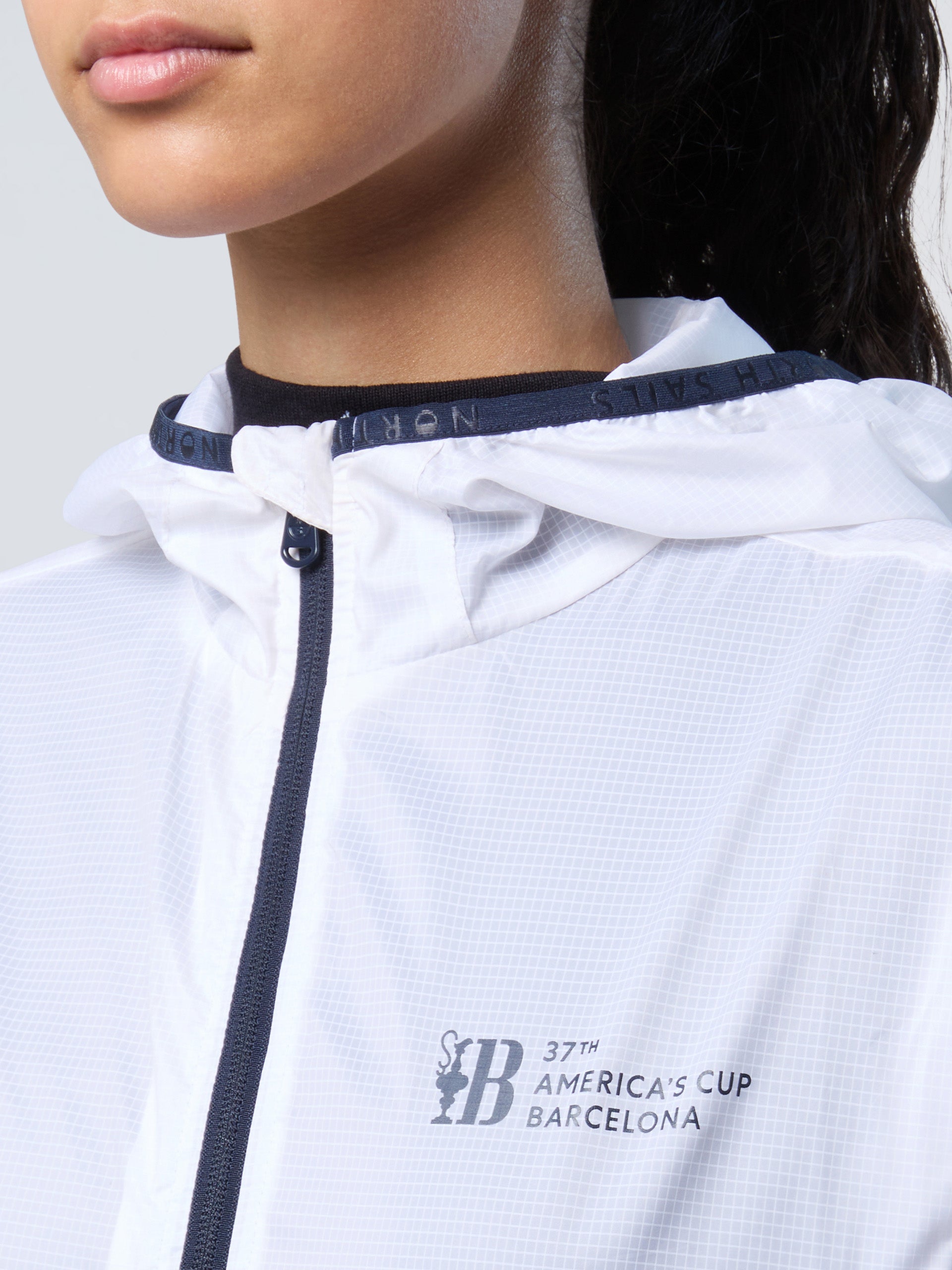 5 | White | 449006_0101_psfront1