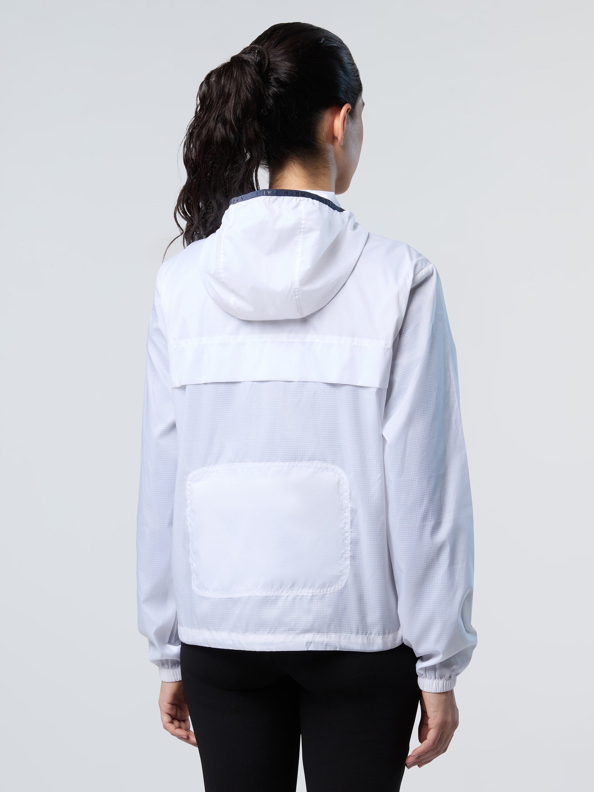 8 | White | 449006_0101_psfront1