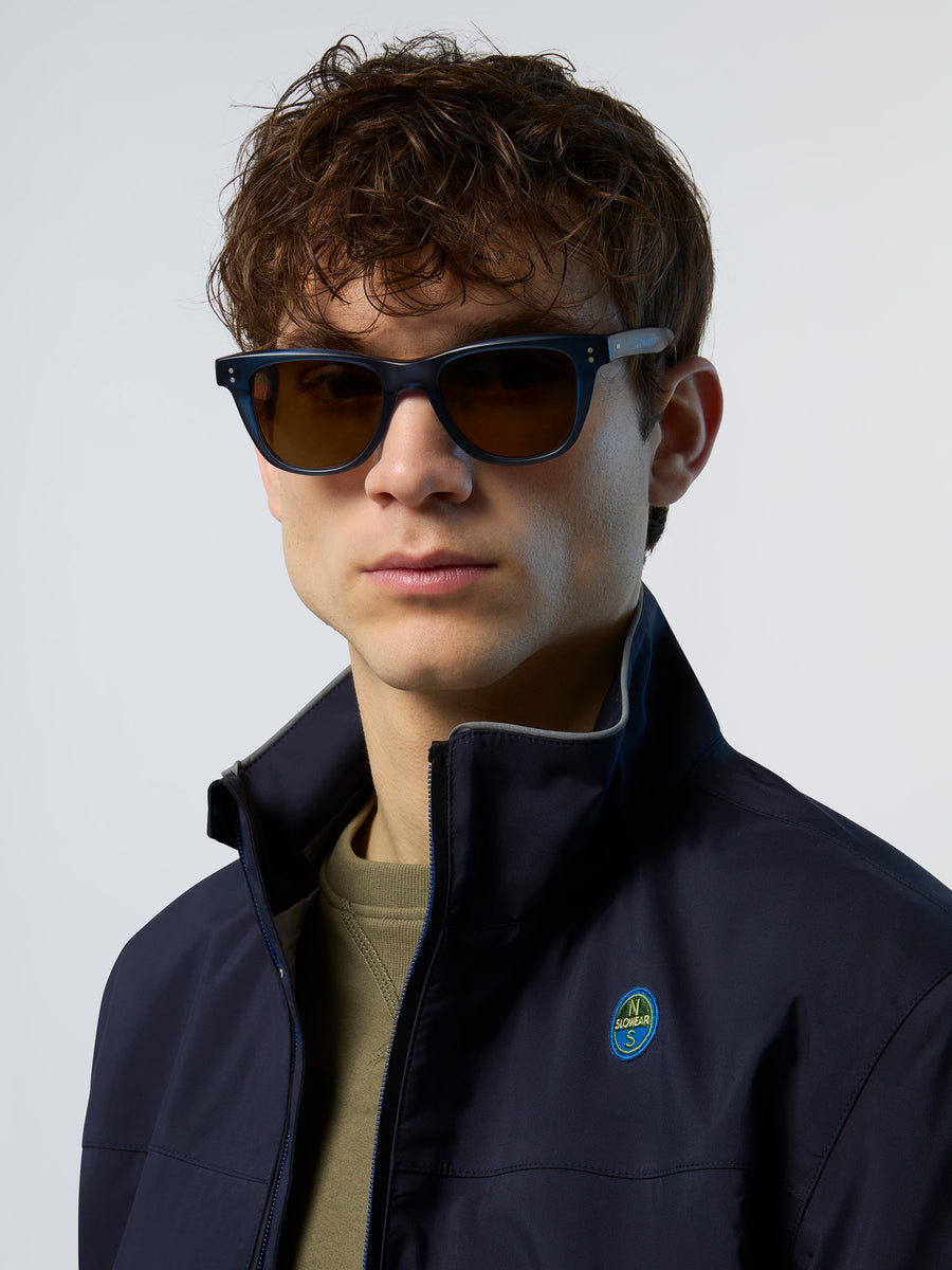 459001_C003_msfront1