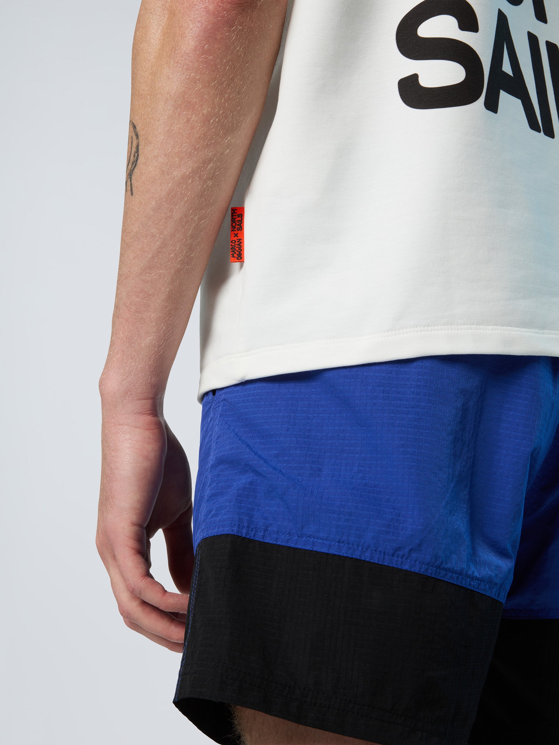 5 | White | t-shirt-short-sleeve-493003