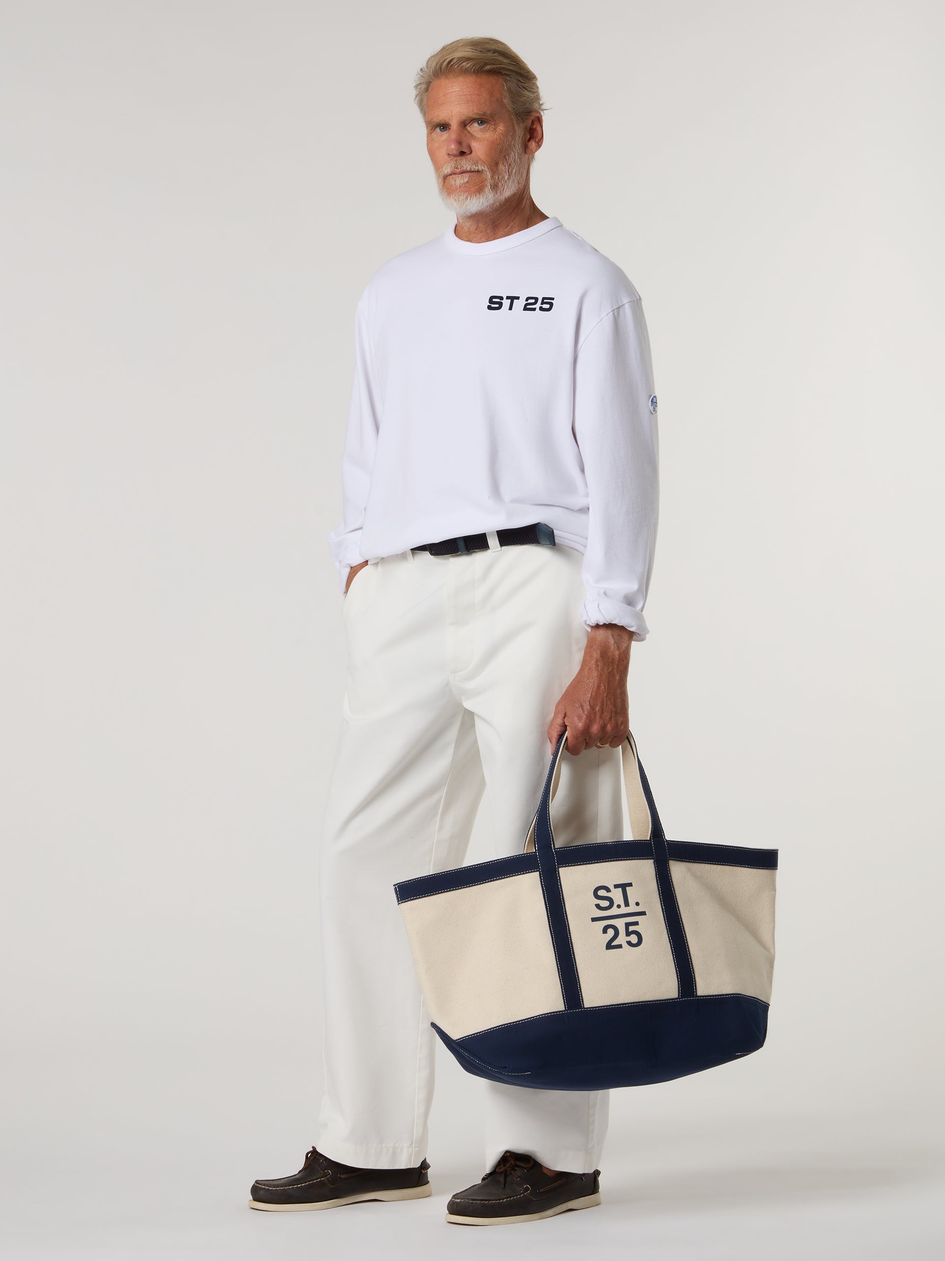 4 | White |  t-shirt-long-sleeve-493005