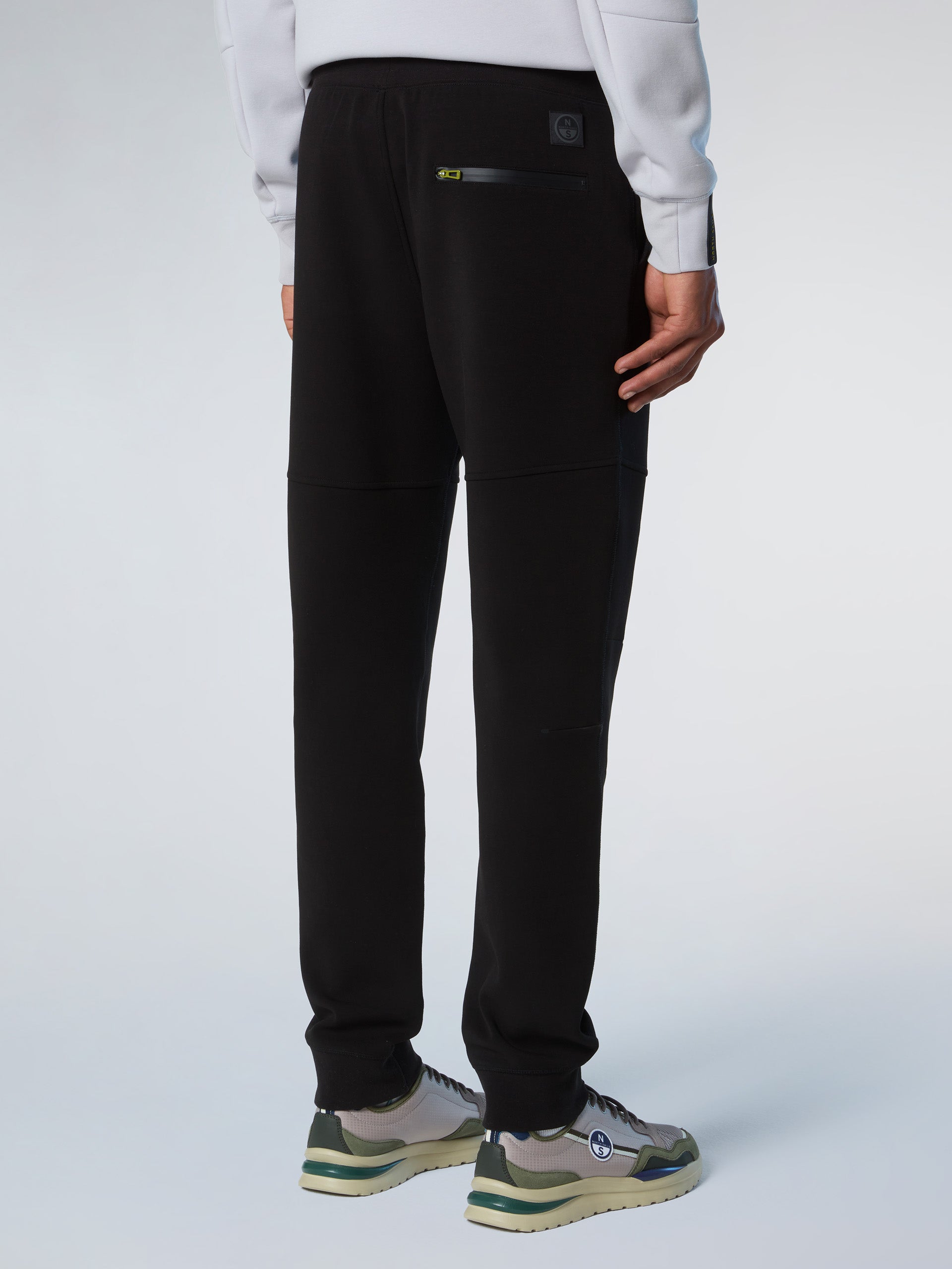 4 | Black | long-sweatpants-673157