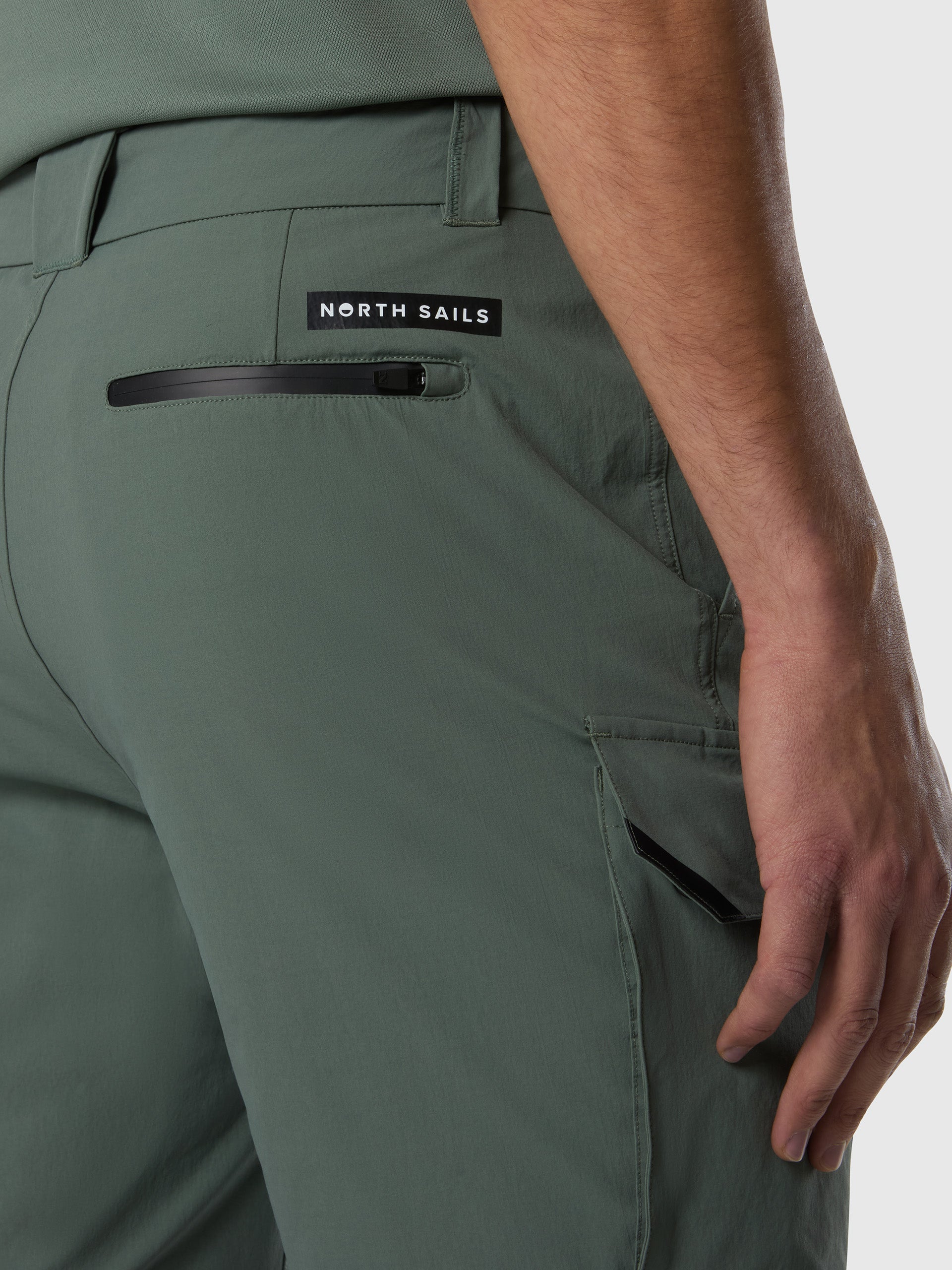 5 | Laurel wreath | hybrid-deck-regular-fit-short-trouser-673419