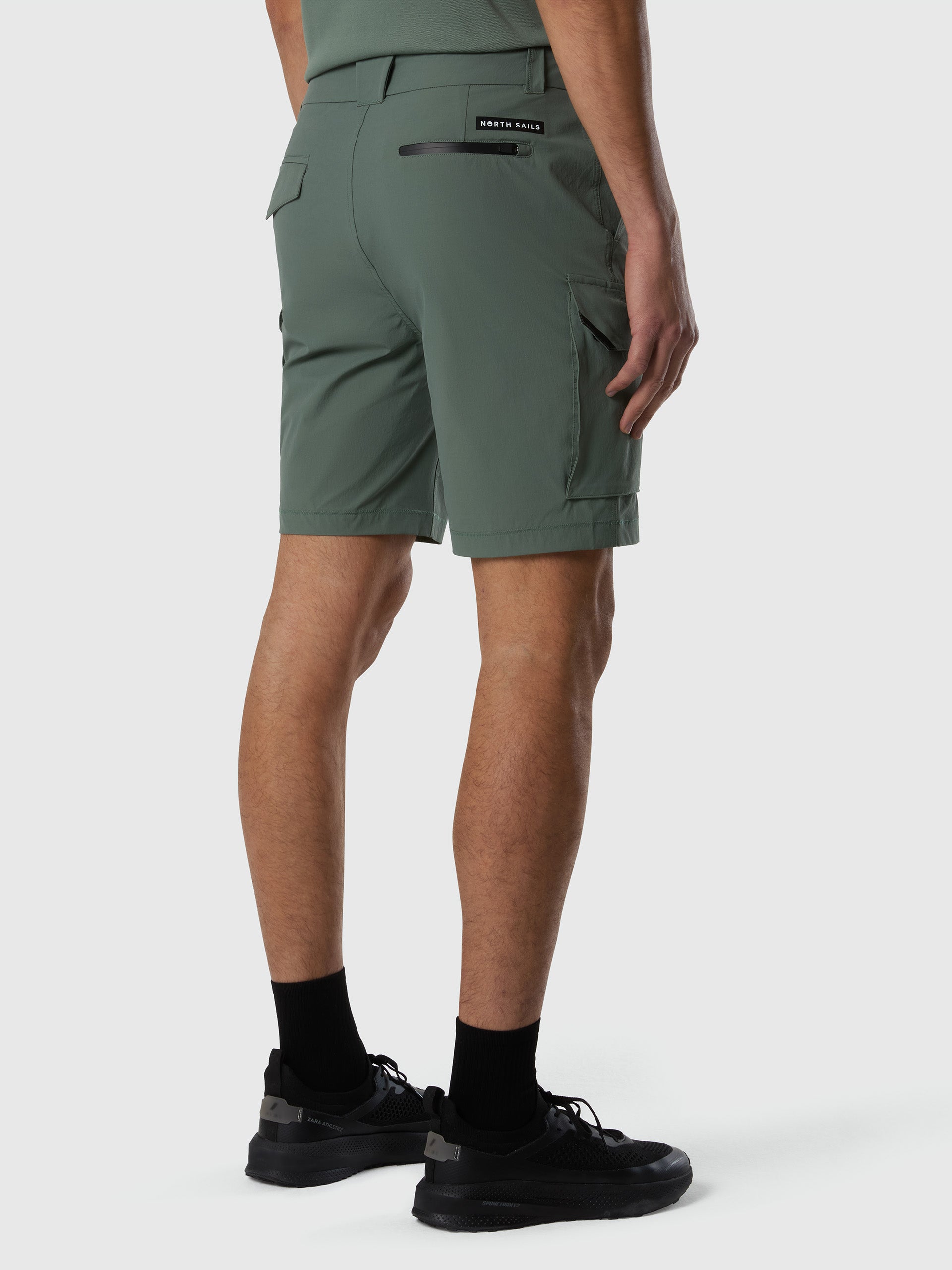4 | Laurel wreath | hybrid-deck-regular-fit-short-trouser-673419