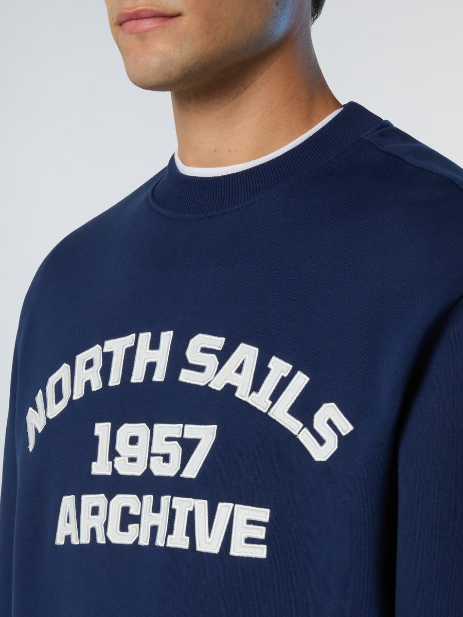 crewneck-sweater-wgraphic-691129