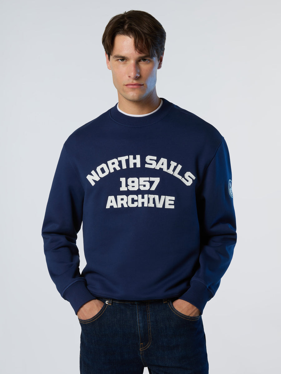 crewneck-sweater-wgraphic-691129