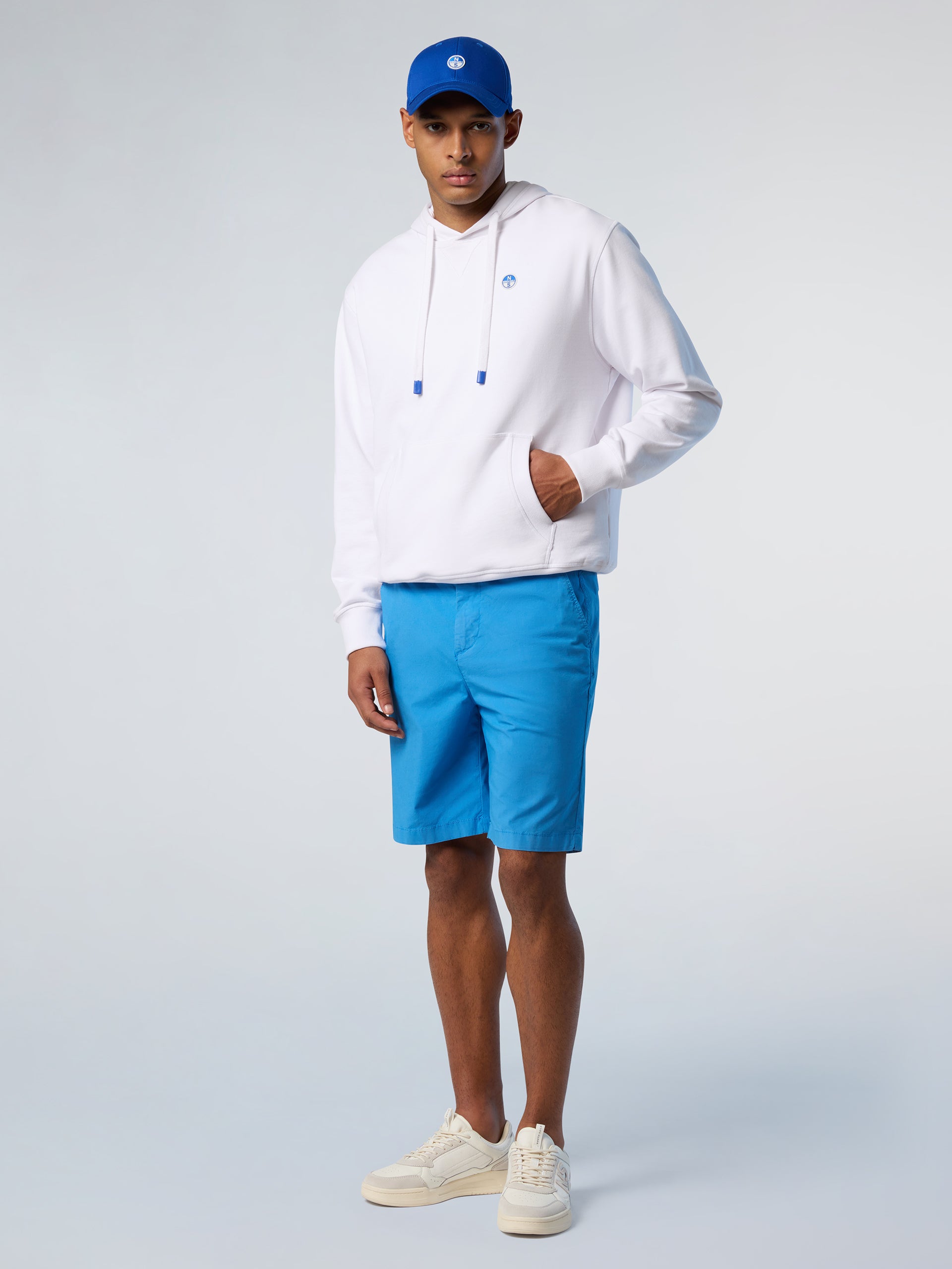 5 | White | hooded-sweatshirt-wlogo-691372