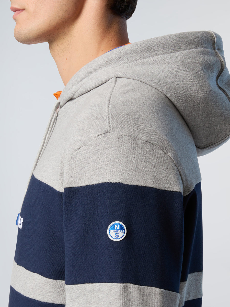 hooded-sweatshirt-wgraphic-691373