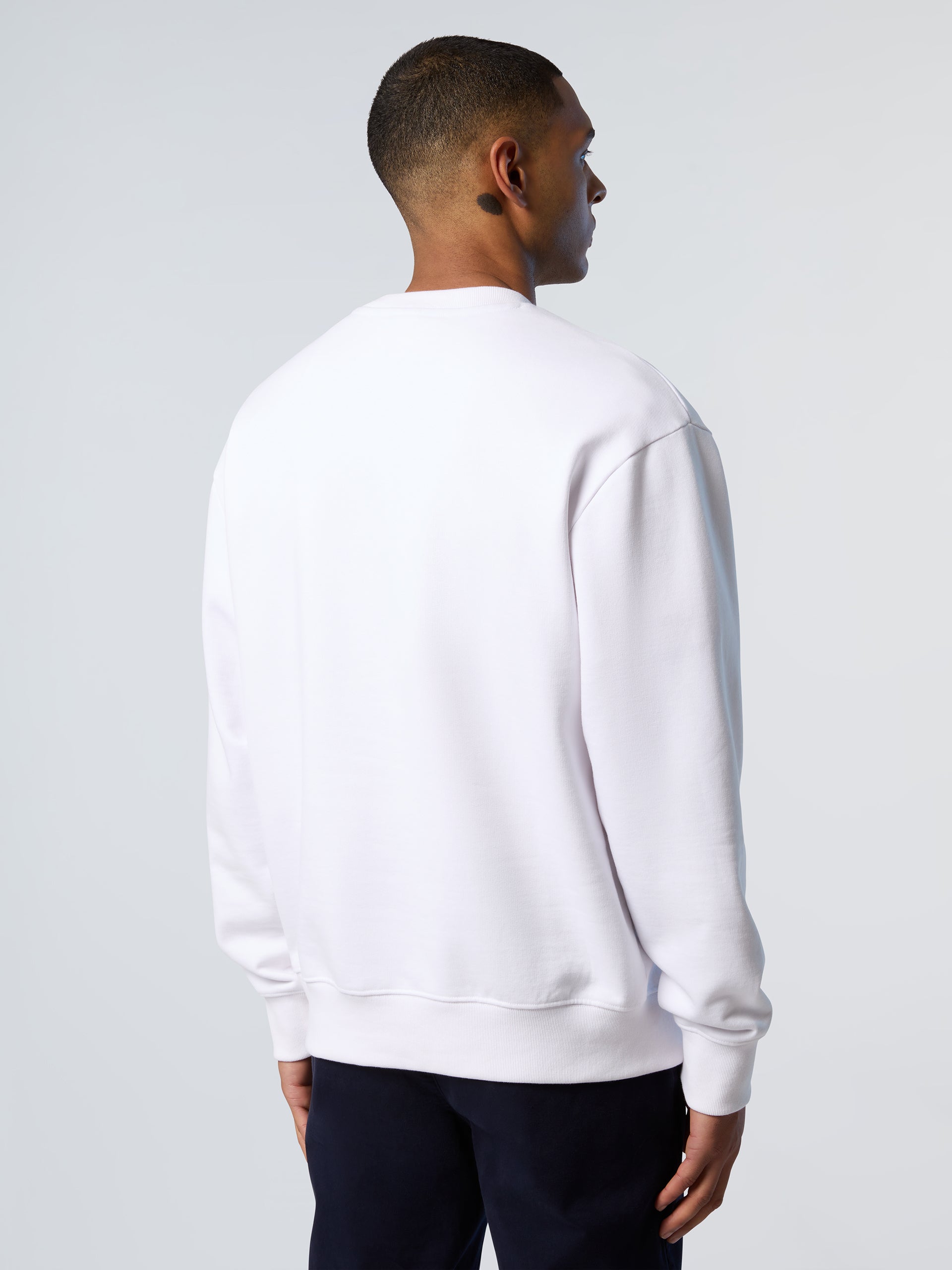 4 | White | crewneck-sweatshirt-wgraphic-691374