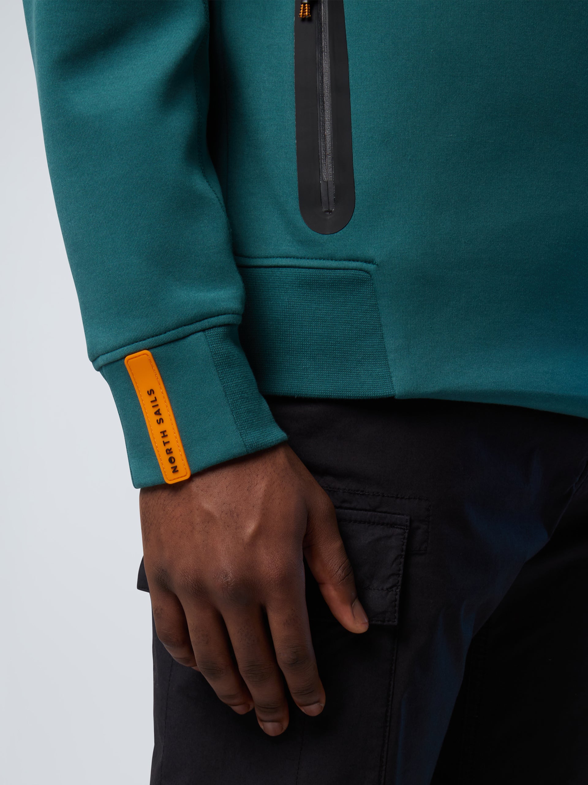 8 | Mediterranea | half-zip-sweatshirt-wlogo-691394