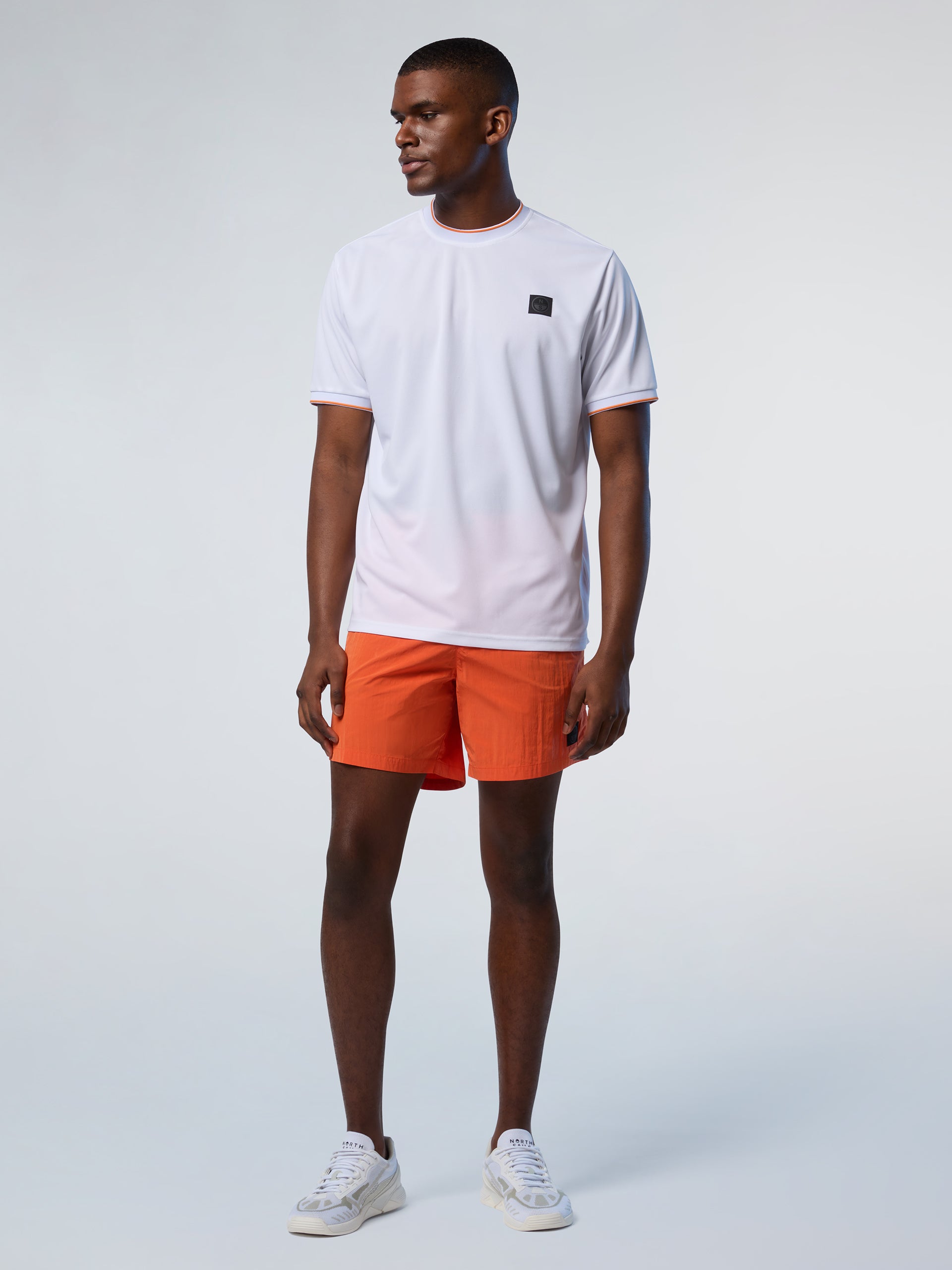 5 | White | t-shirt-short-sleeve-wlogo-693041