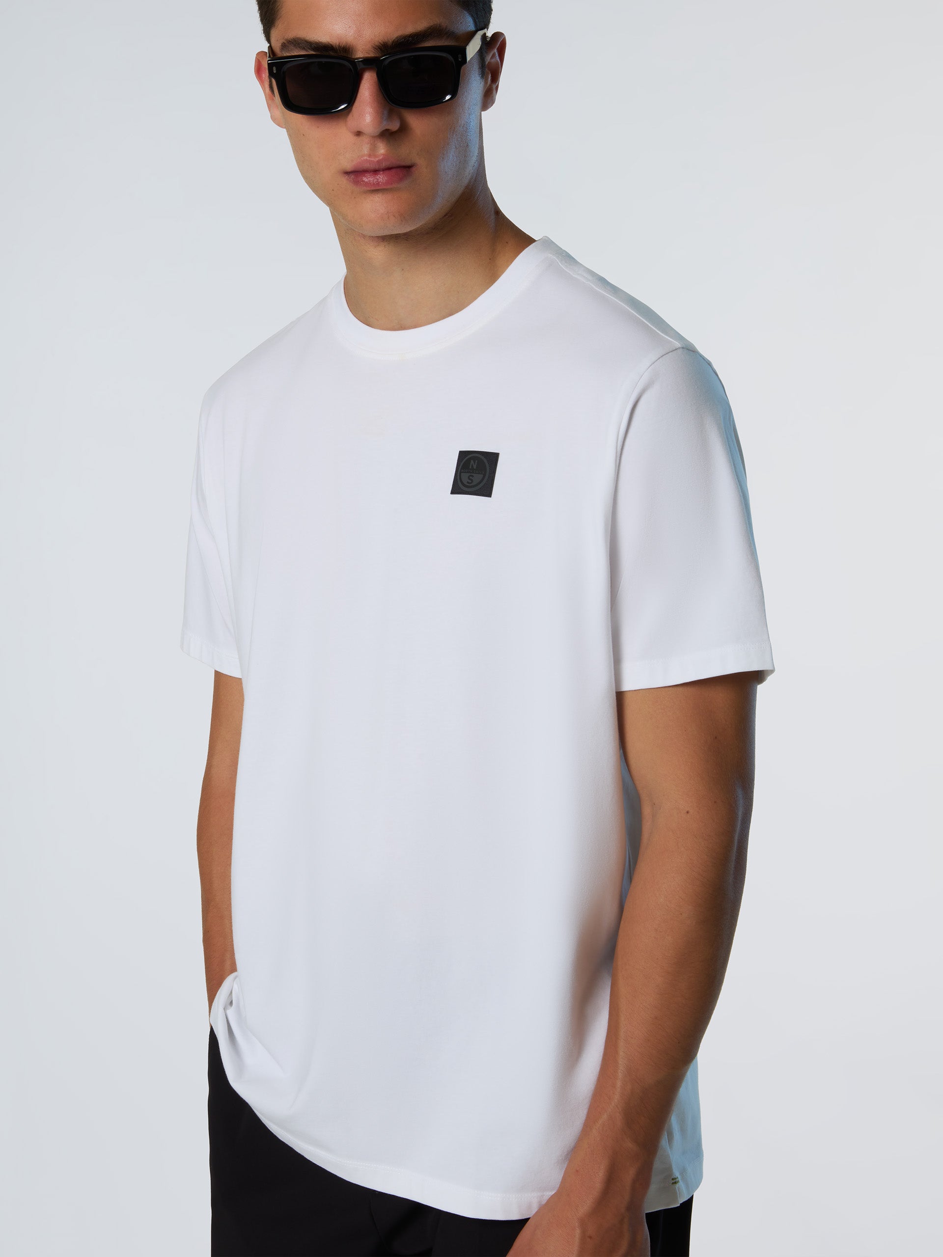 2 | White | t-shirt-short-sleeve-693061