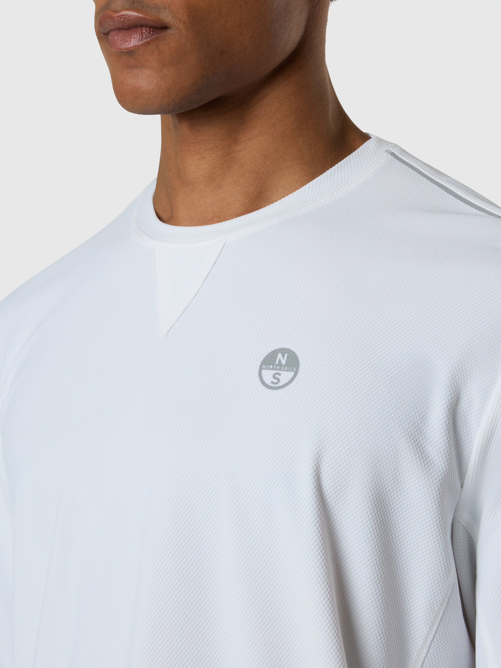 6 | White | t-shirt-long-sleeve-693119