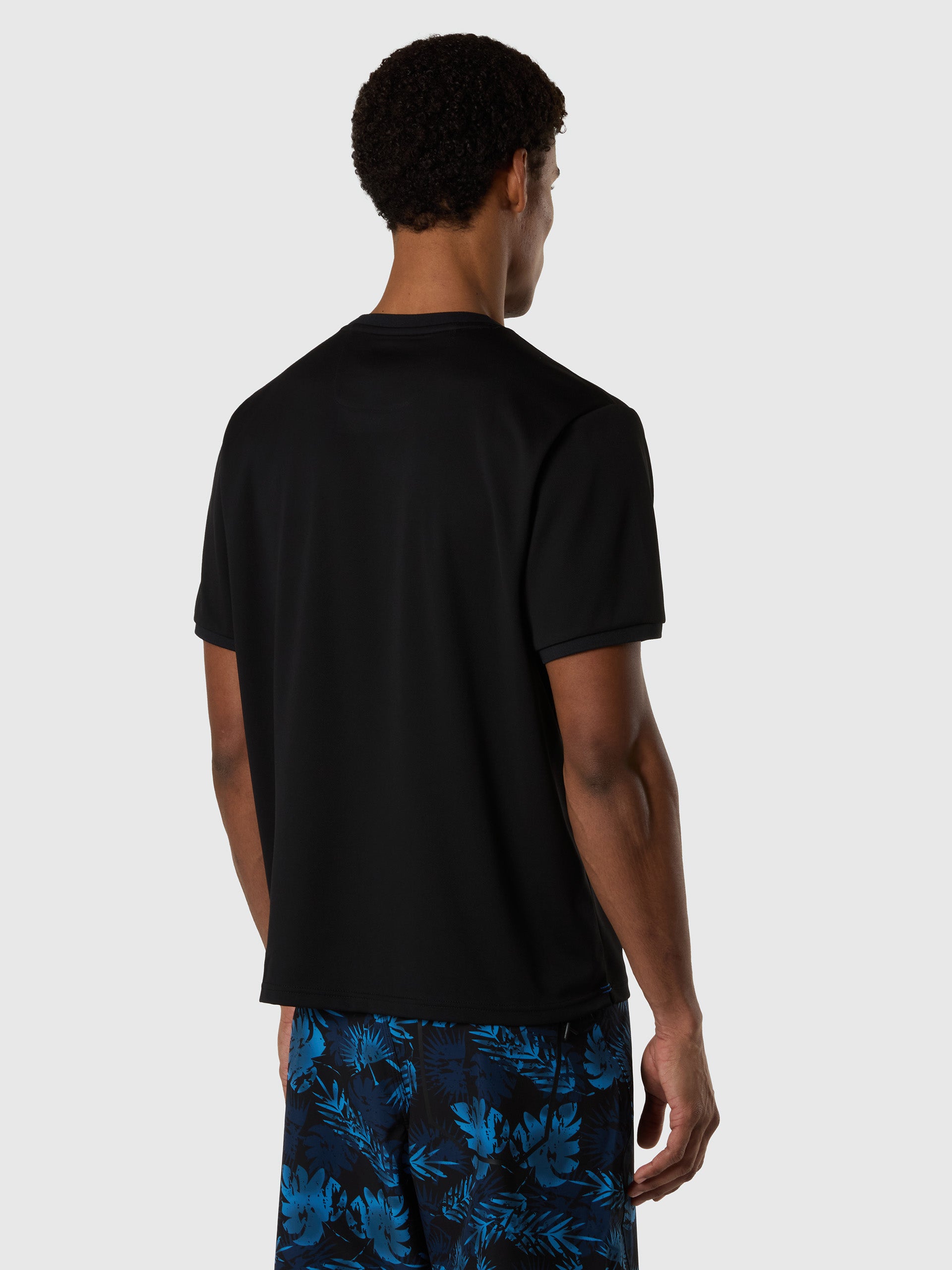 4 | Black | t-shirt-short-sleeve-693157