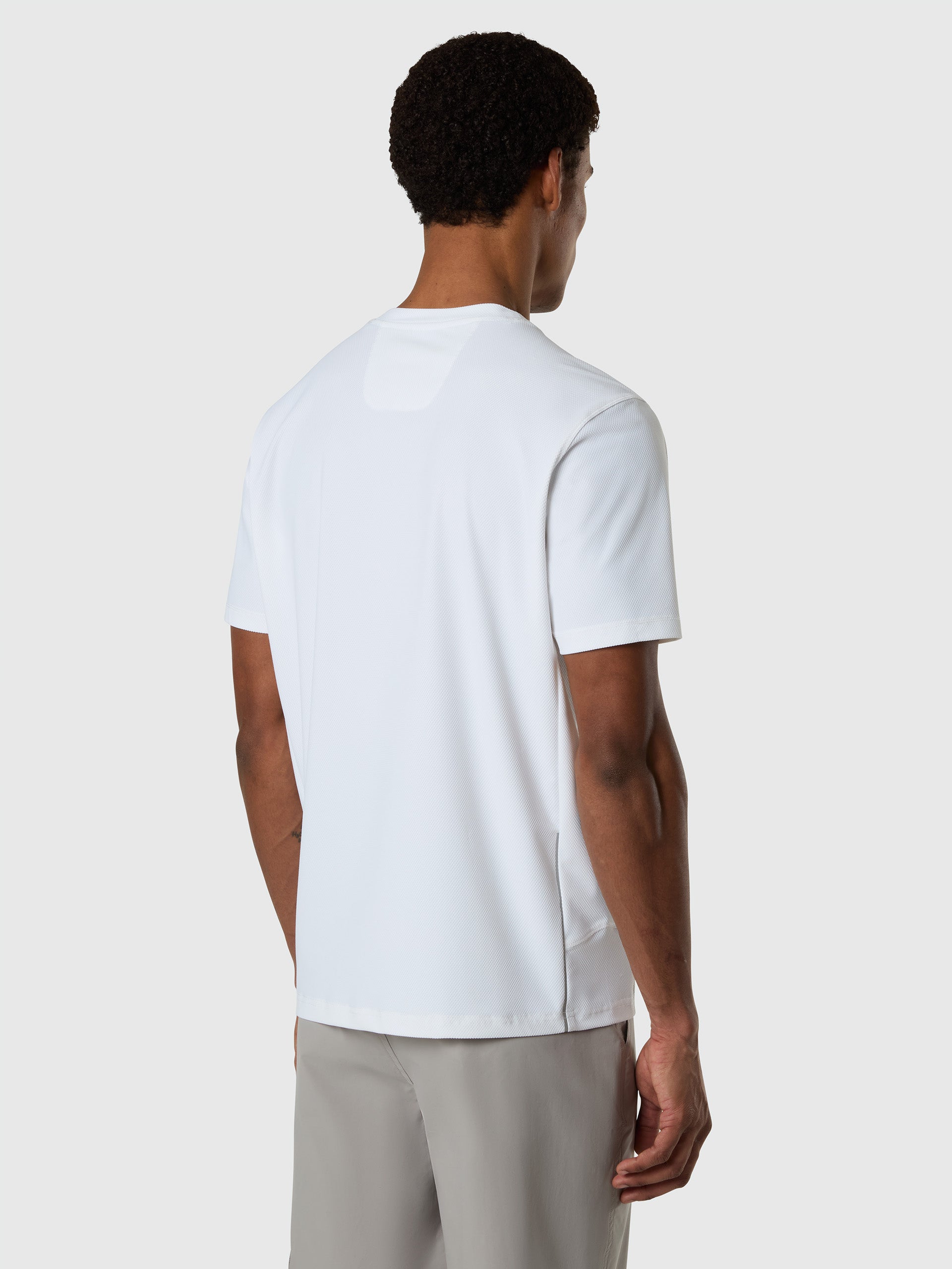4 | White | t-shirt-short-sleeve-693160