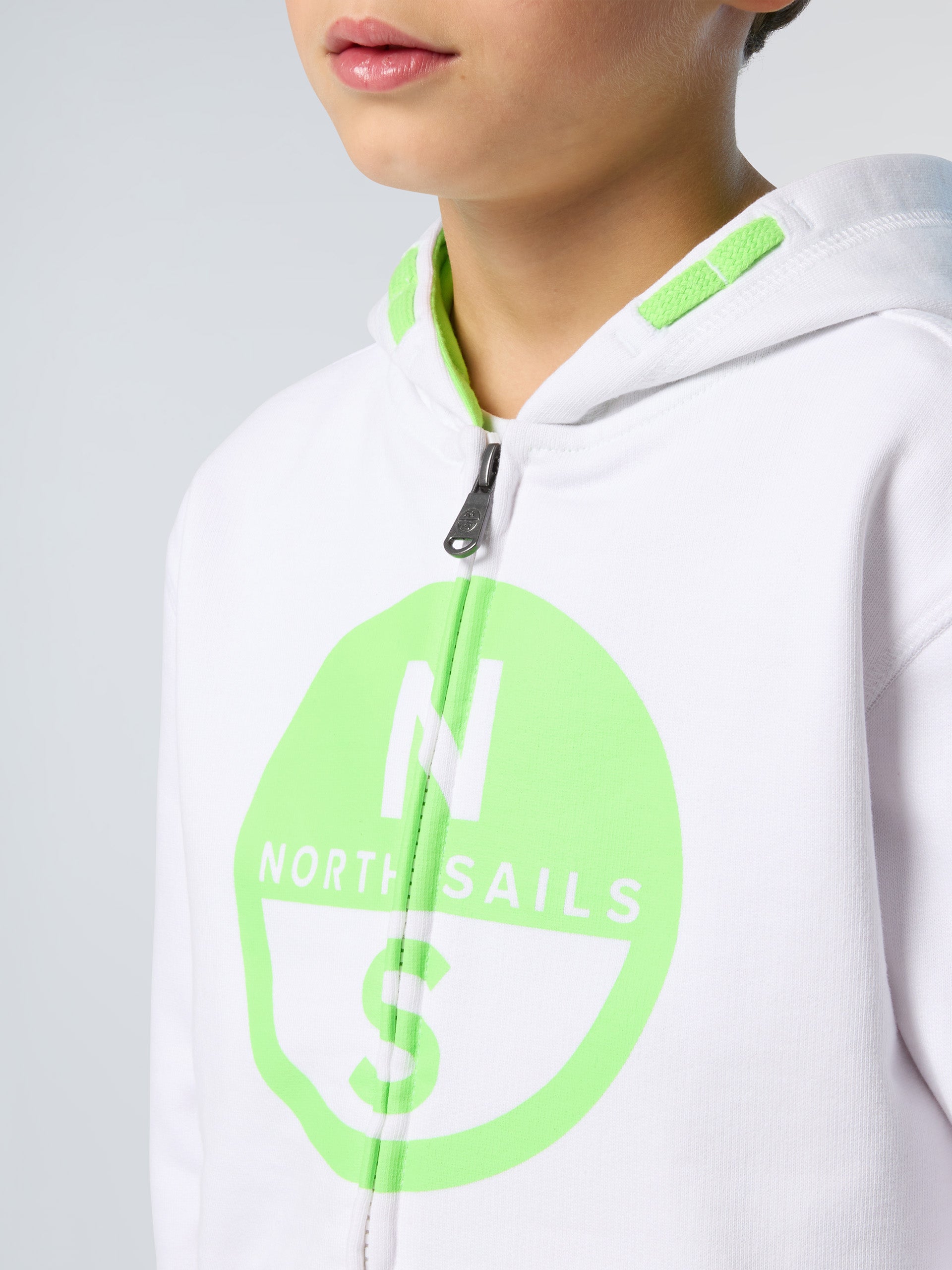 6 | White | hooded-full-zip-sweathirt-wgraphic-794375