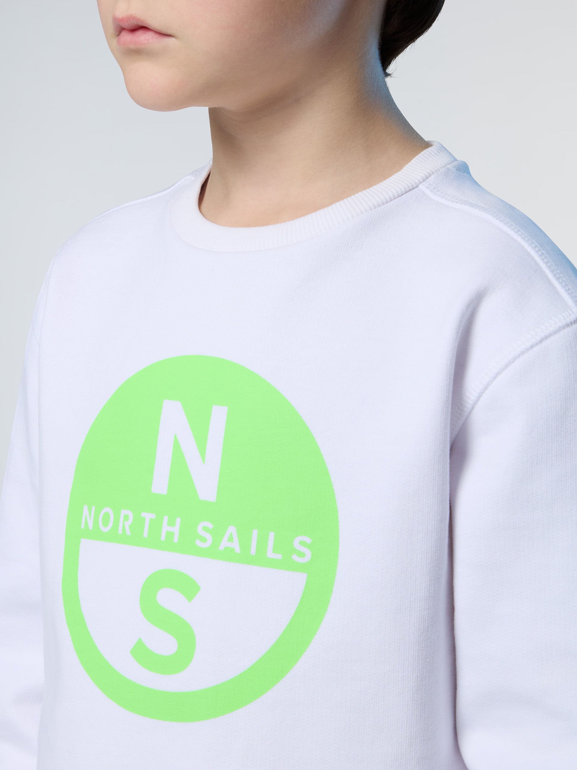 6 | White | crewneck-sweathirt-wgraphic-794387