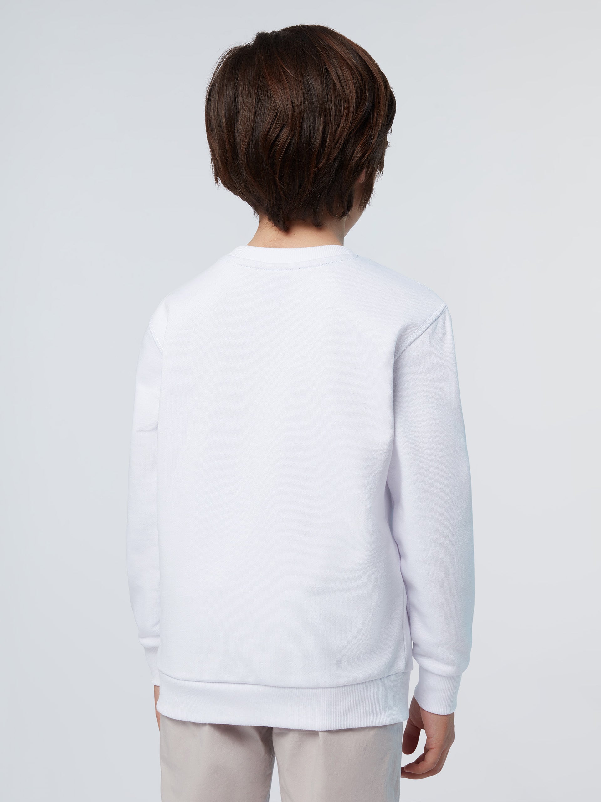 4 | White | 794458_0101_psfront1